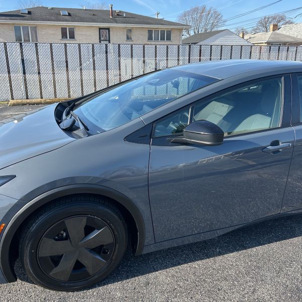 2024 Toyota Prius Image 2