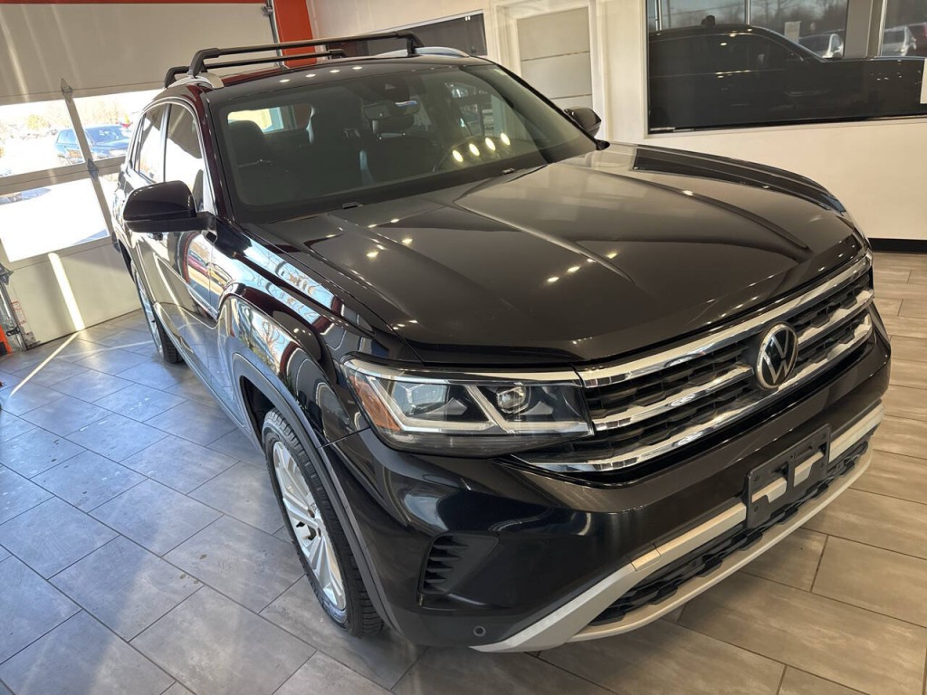 2020 Volkswagen Atlas Cross Sport Image 2