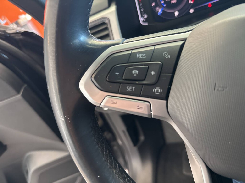 2020 Volkswagen Atlas Cross Sport Image 32