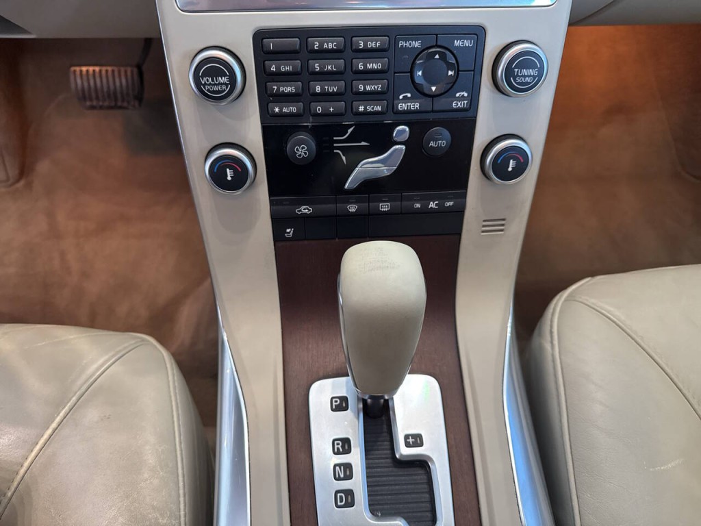 2010 Volvo S80 Image 24