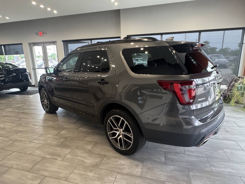 2016 Ford Explorer Image 10
