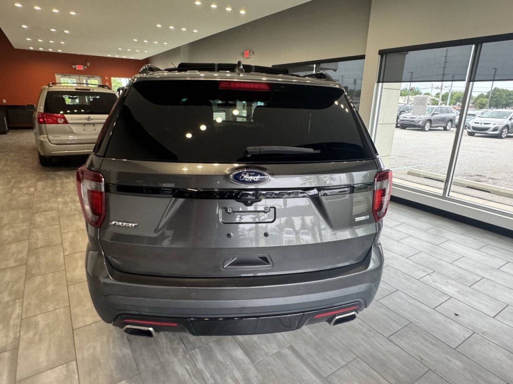 2016 Ford Explorer Image 11