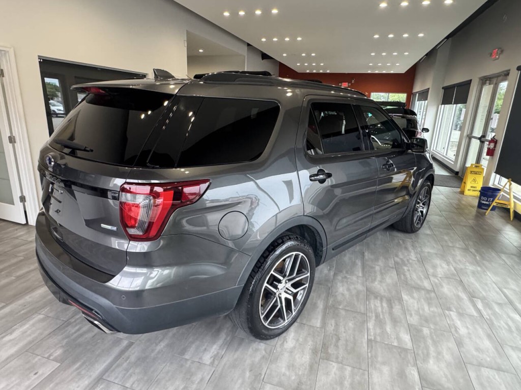 2016 Ford Explorer Image 12
