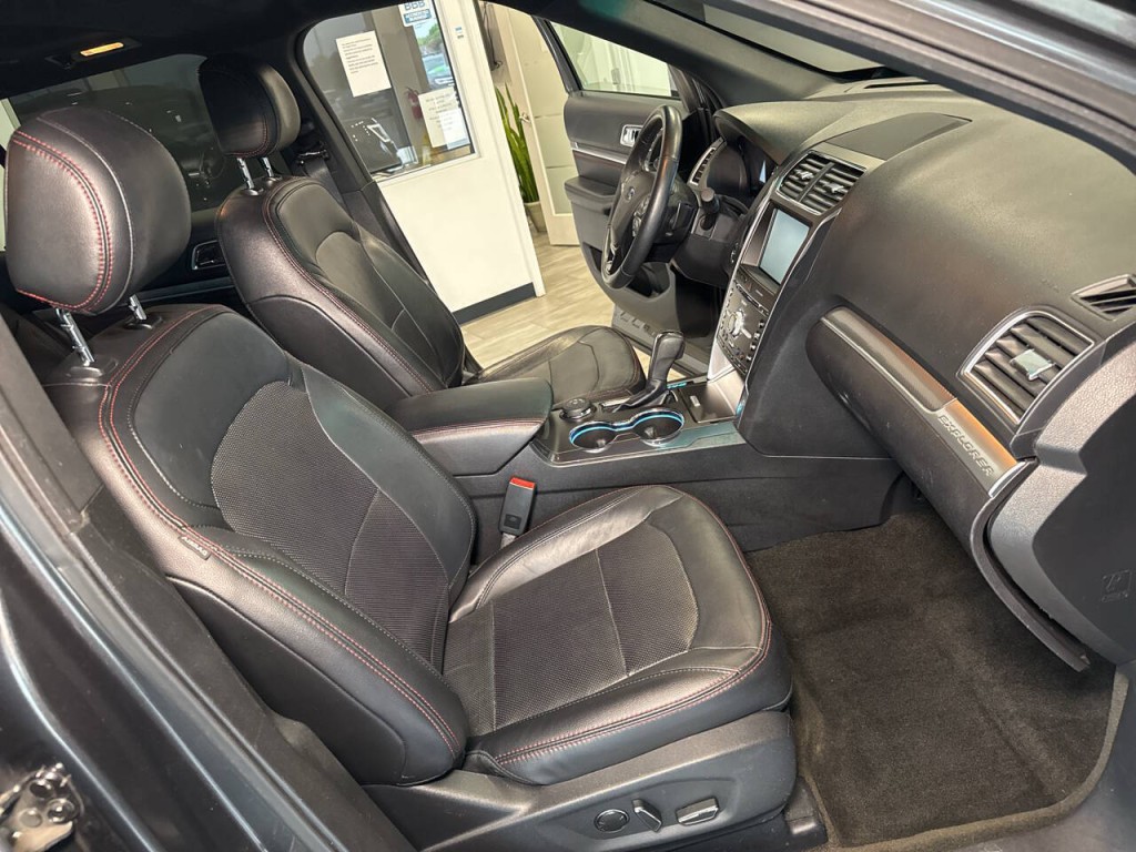 2016 Ford Explorer Image 33