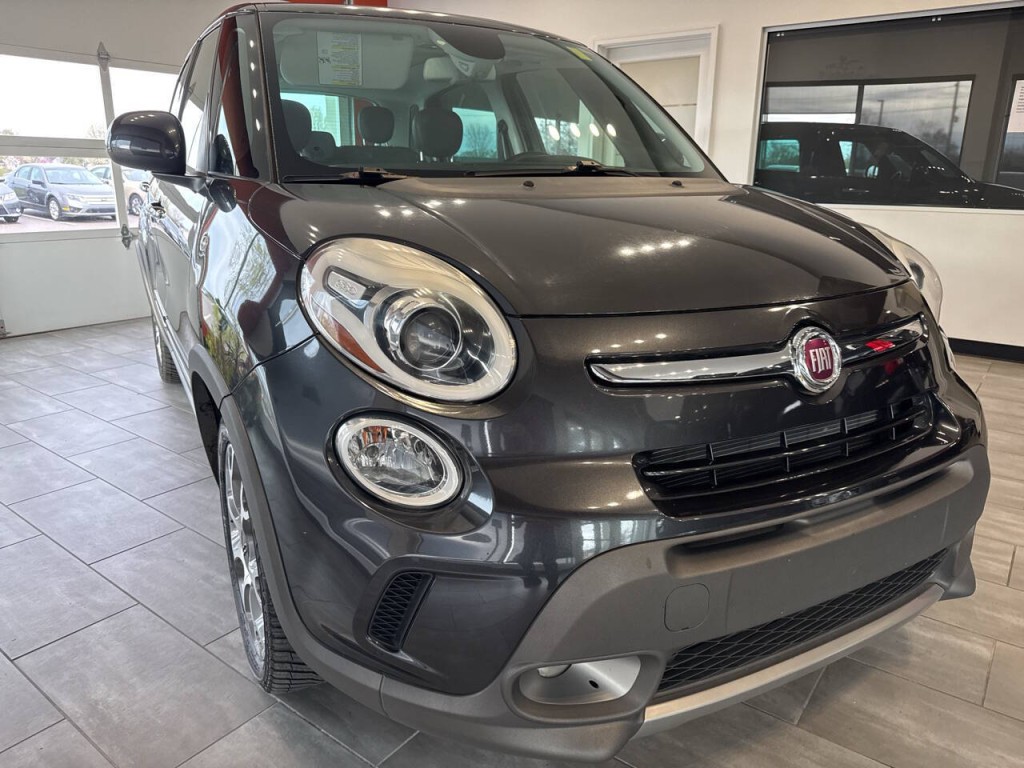 2017 FIAT 500L Image 1