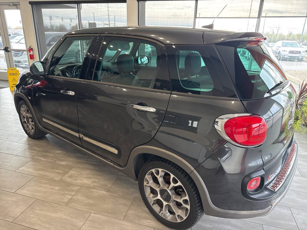 2017 FIAT 500L Image 9