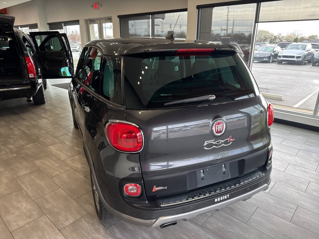 2017 FIAT 500L Image 10
