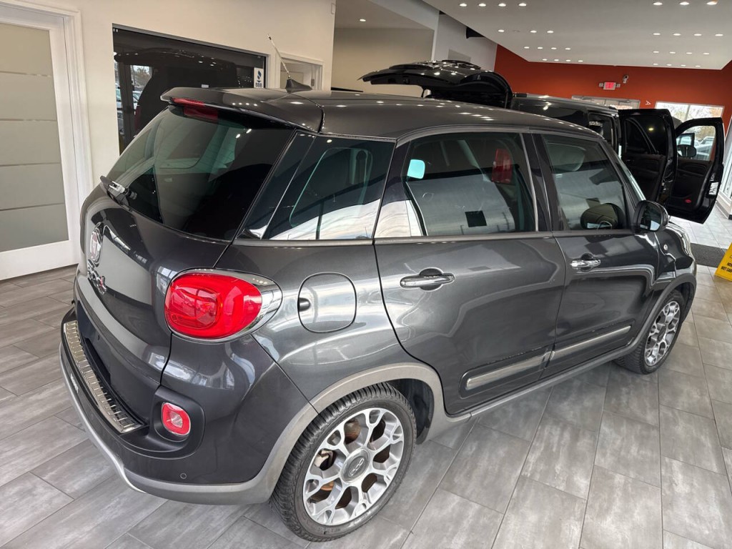 2017 FIAT 500L Image 12