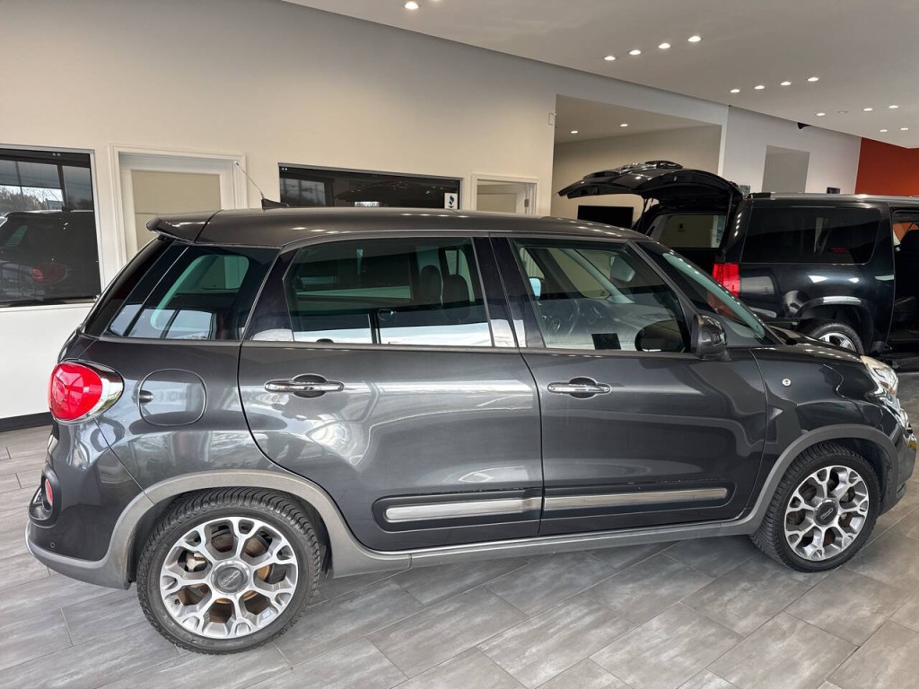 2017 FIAT 500L Image 13