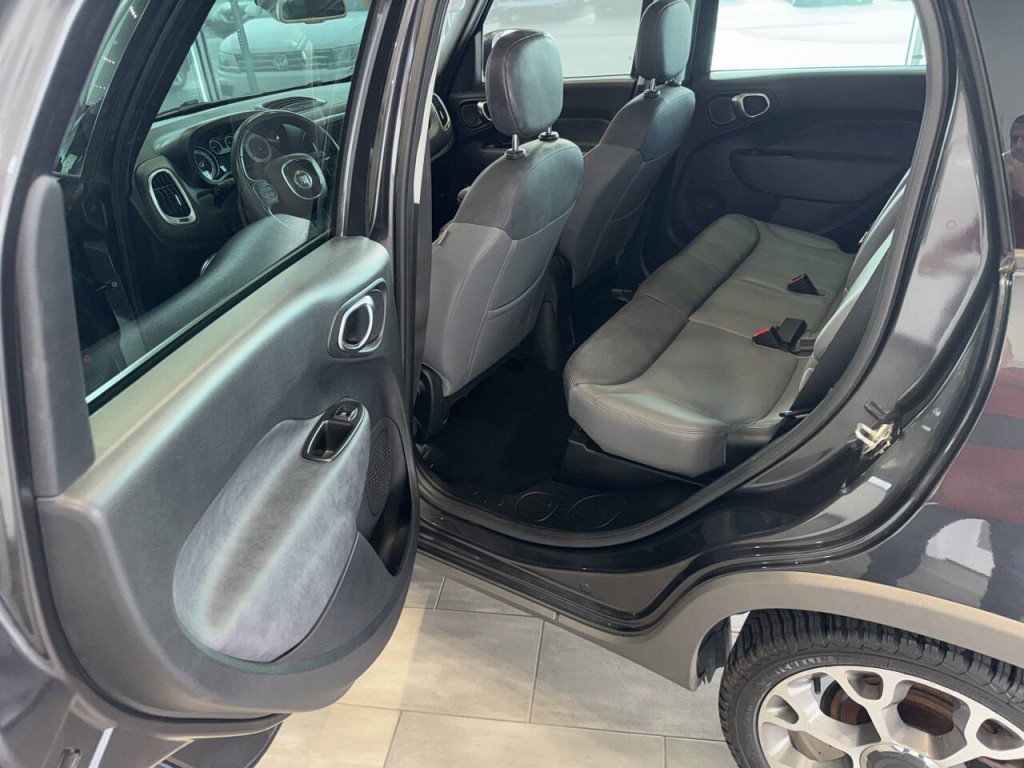 2017 FIAT 500L Image 23