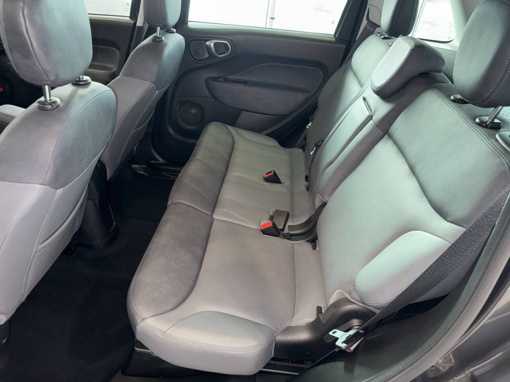2017 FIAT 500L Image 24