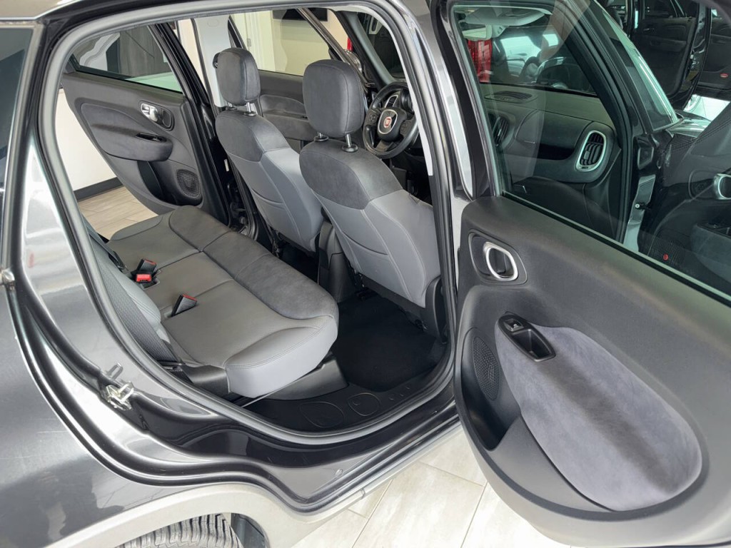 2017 FIAT 500L Image 27