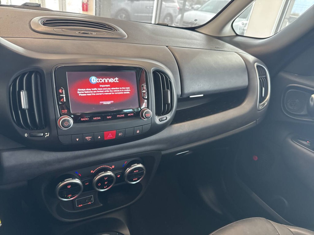 2017 FIAT 500L Image 29