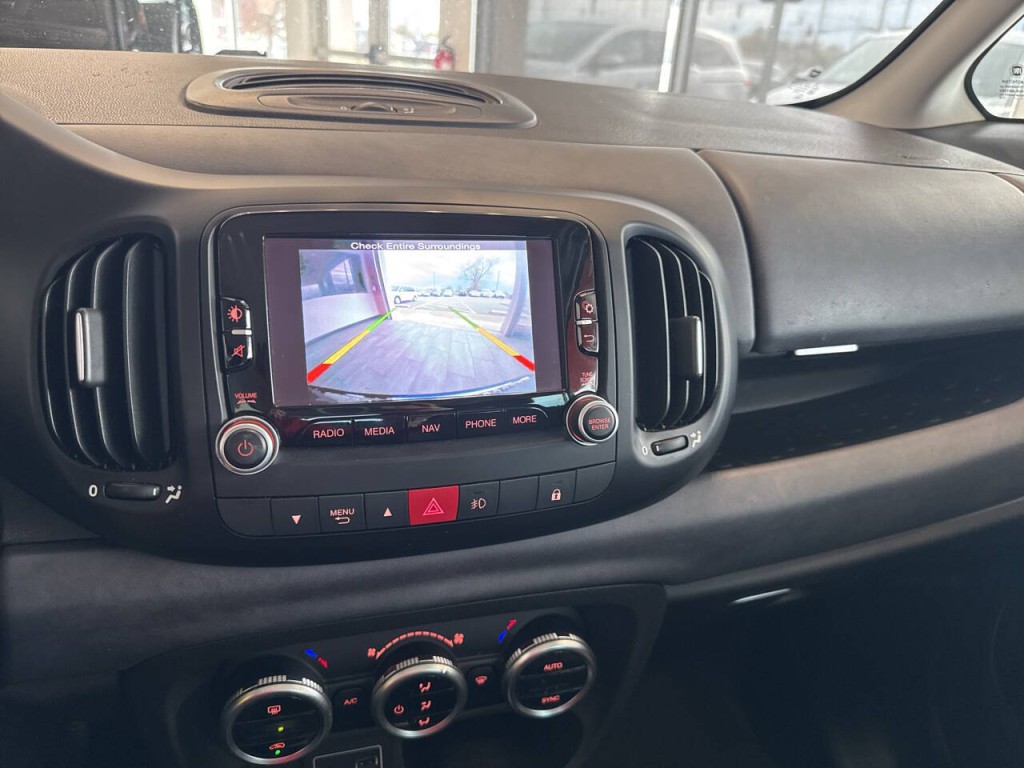 2017 FIAT 500L Image 30