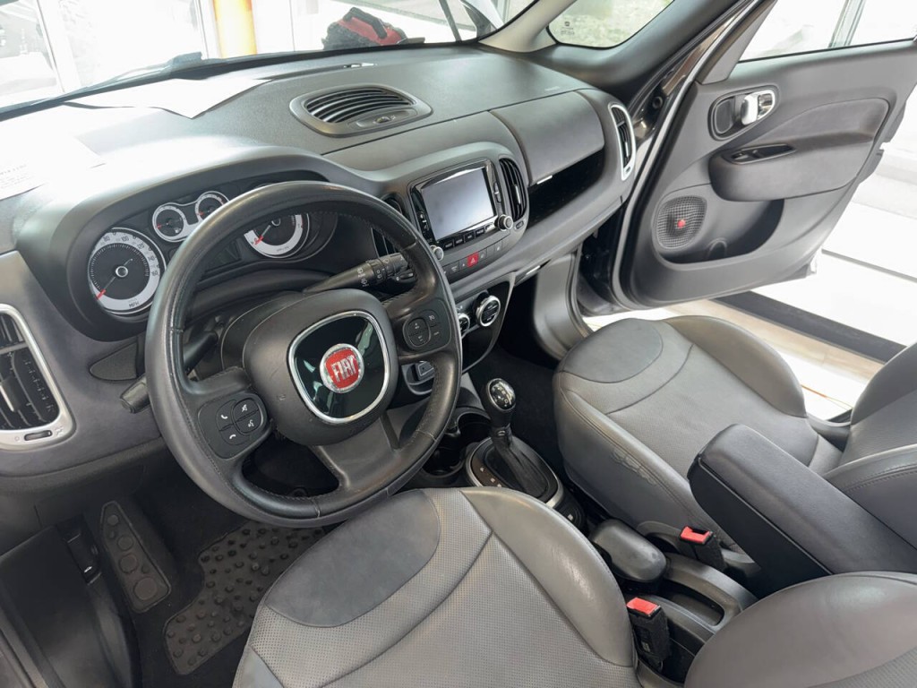 2017 FIAT 500L Image 18