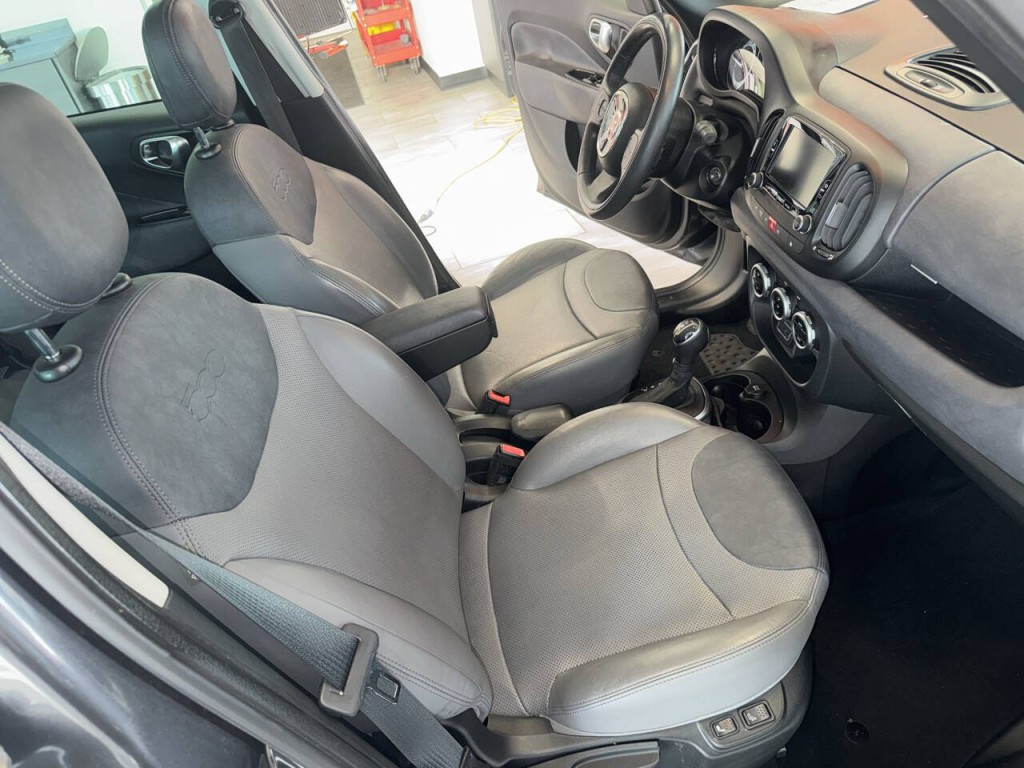 2017 FIAT 500L Image 19