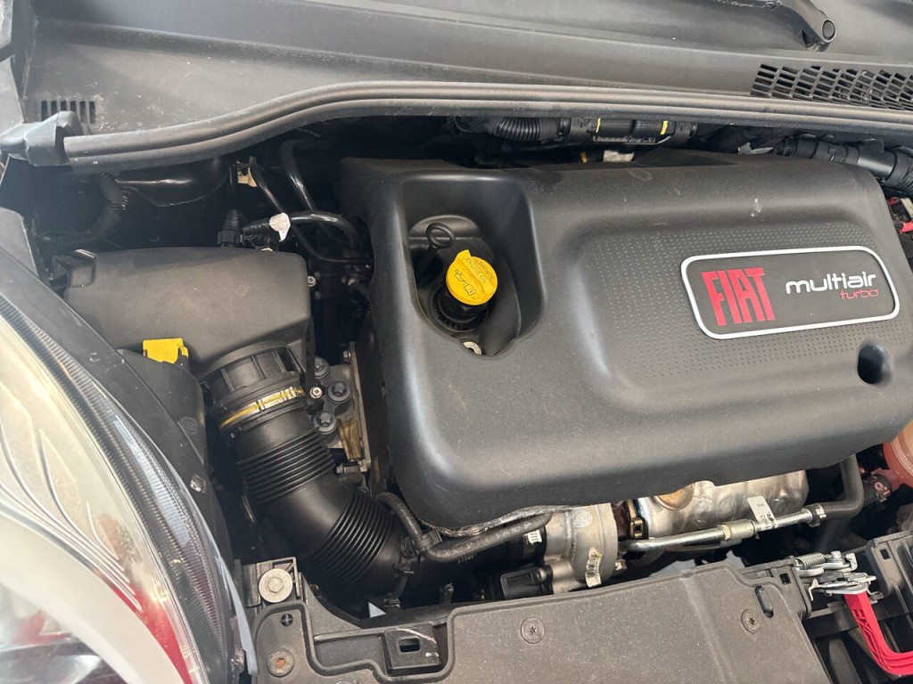 2017 FIAT 500L Image 32