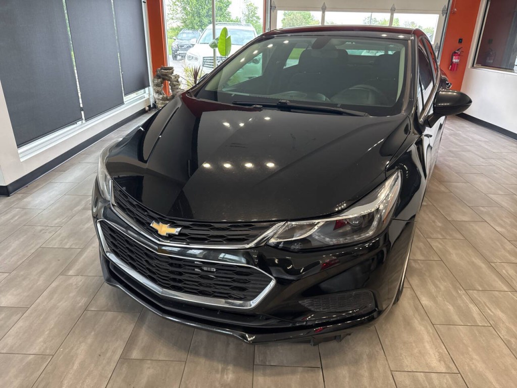 2016 Chevrolet Cruze Image 2