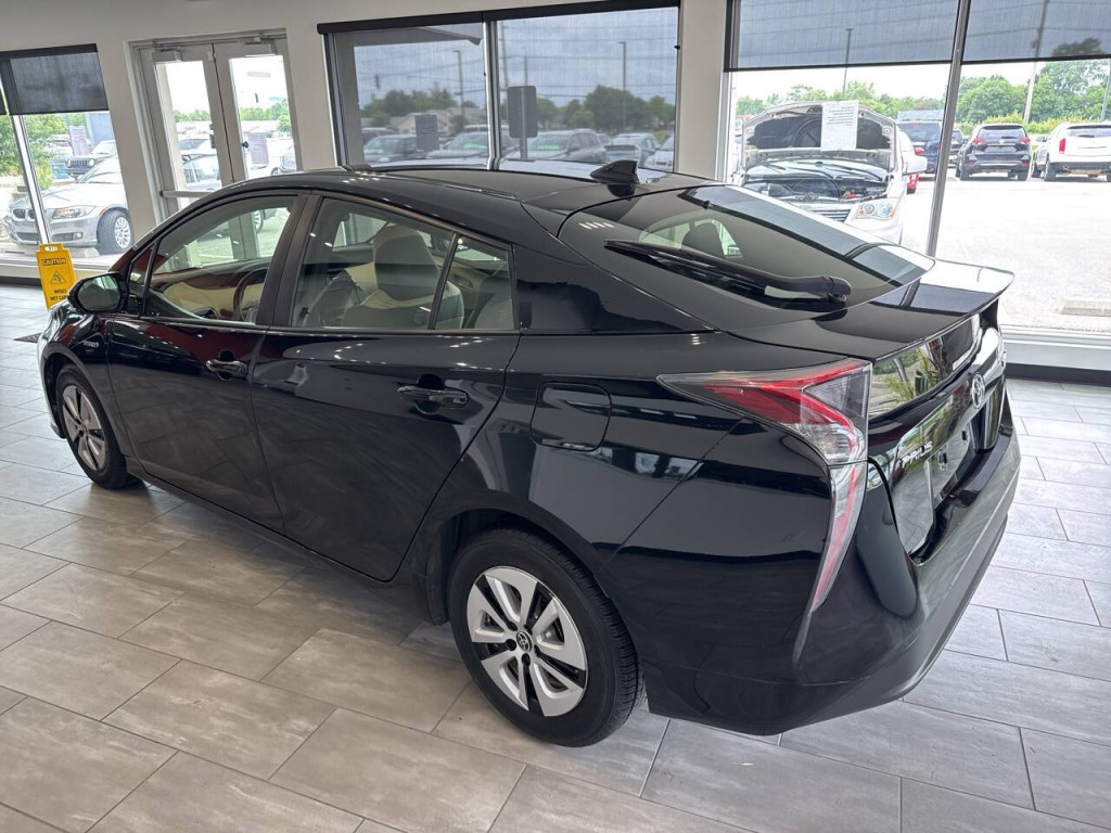 2016 Toyota Prius Image 10