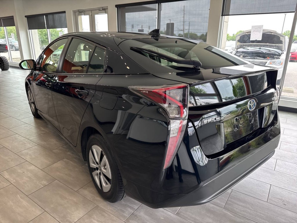 2016 Toyota Prius Image 11