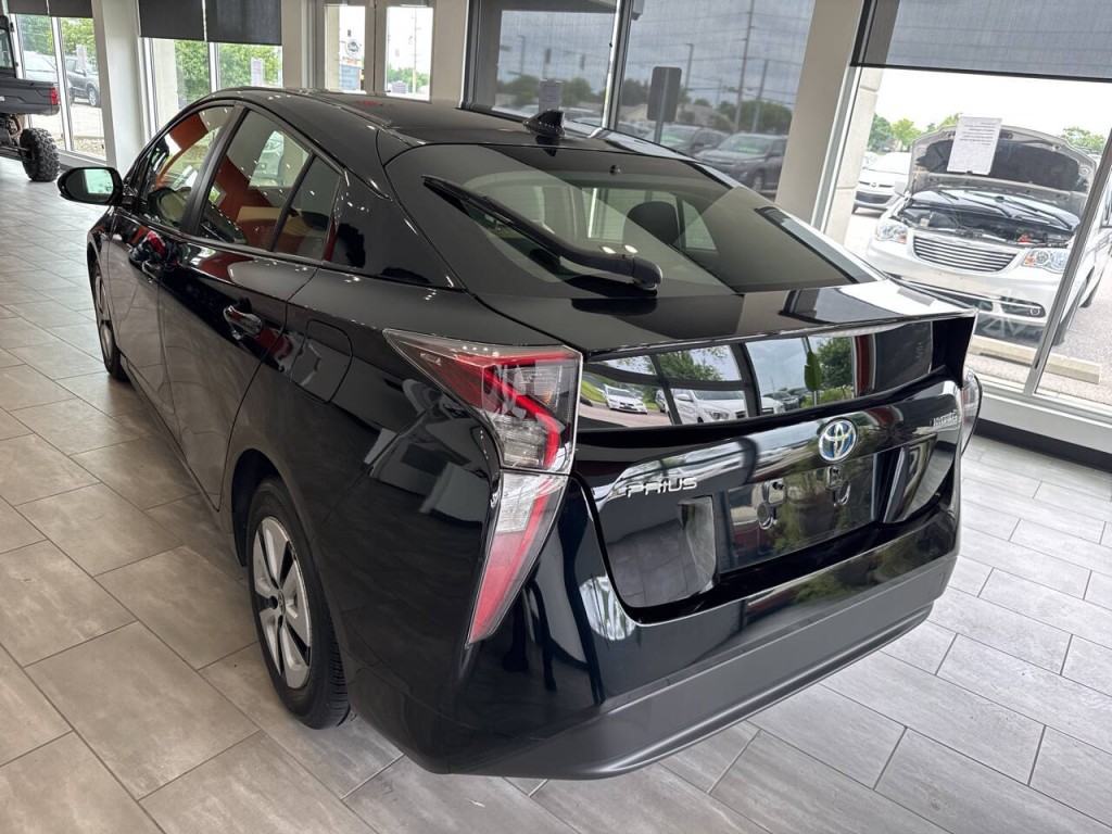 2016 Toyota Prius Image 12
