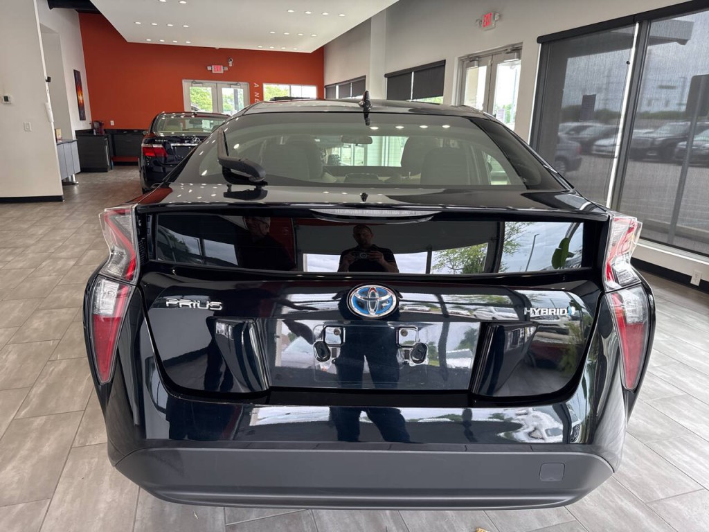 2016 Toyota Prius Image 13
