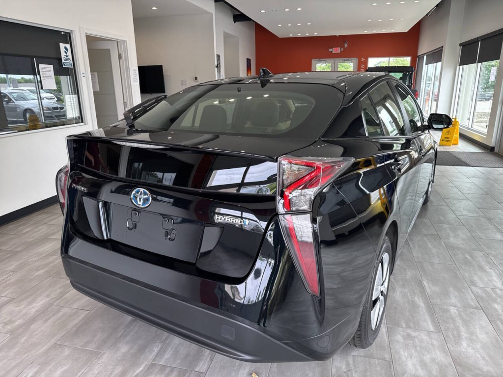 2016 Toyota Prius Image 14