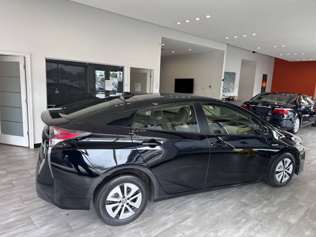 2016 Toyota Prius Image 15