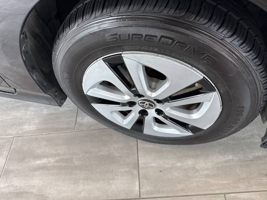 2016 Toyota Prius Image 16