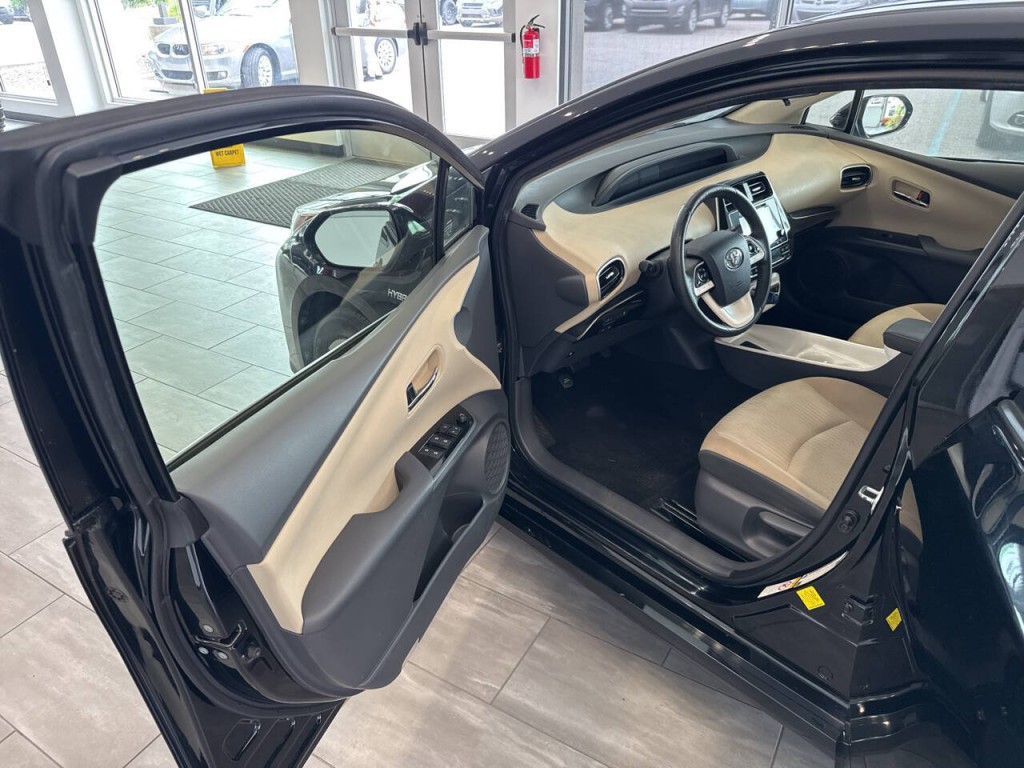 2016 Toyota Prius Image 19
