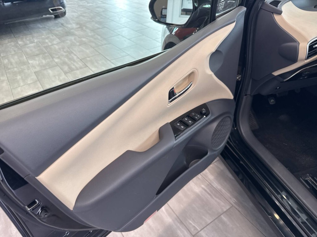 2016 Toyota Prius Image 20