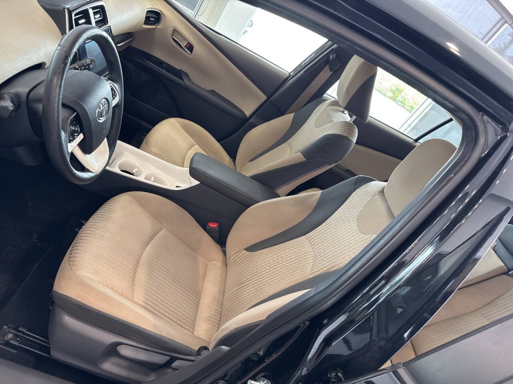 2016 Toyota Prius Image 21