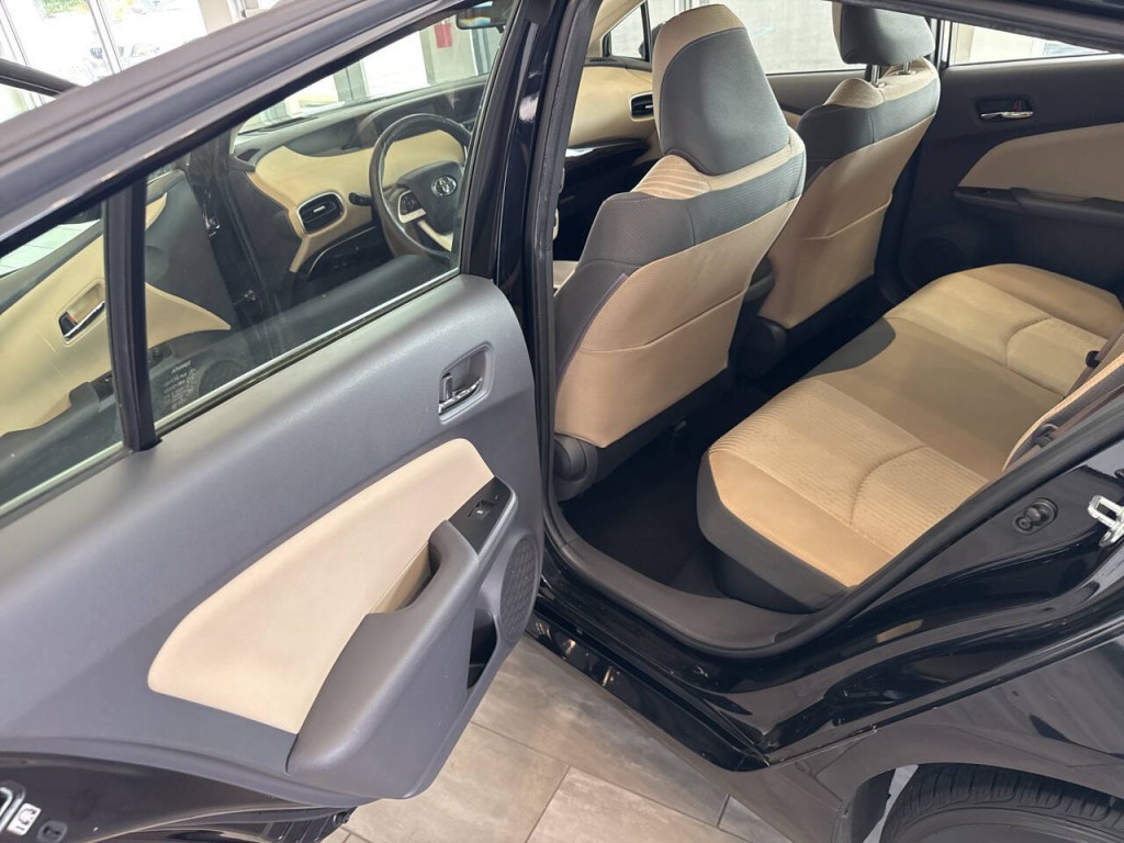 2016 Toyota Prius Image 23