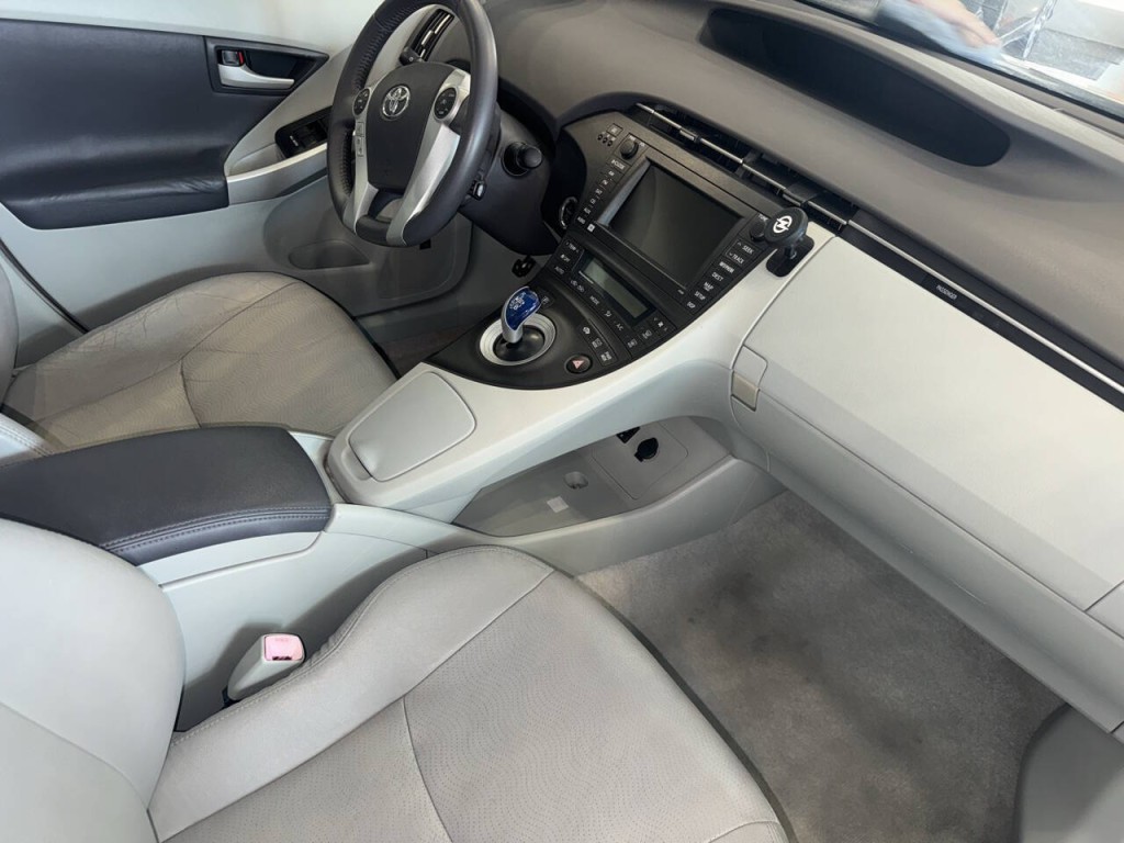 2010 Toyota Prius Image 14