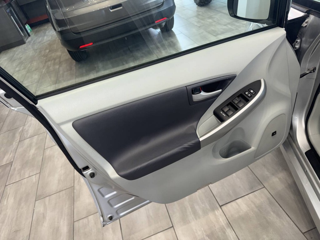 2010 Toyota Prius Image 16