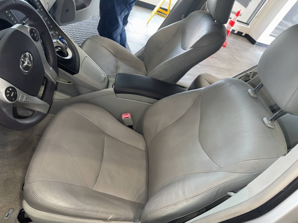2010 Toyota Prius Image 17