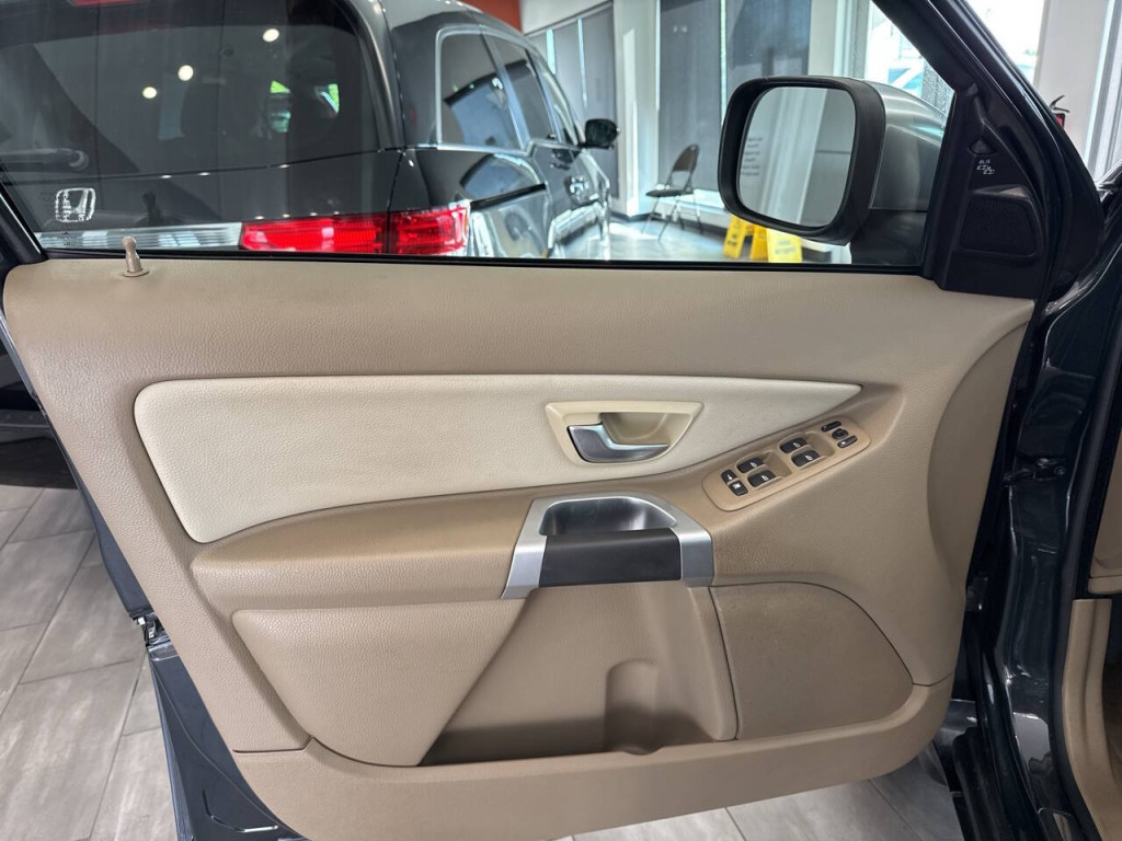 2014 Volvo XC90 Image 16