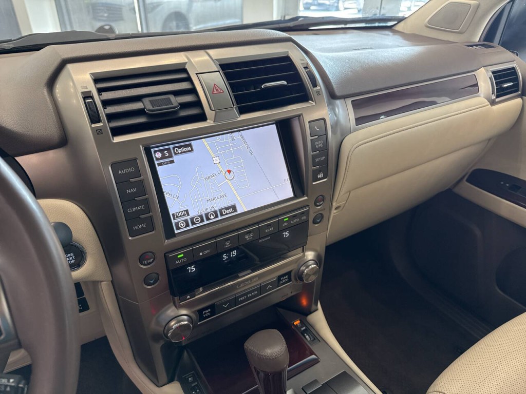 2015 Lexus GX 460 Image 17