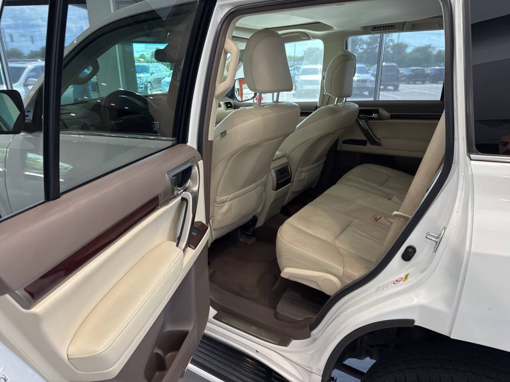 2015 Lexus GX 460 Image 26