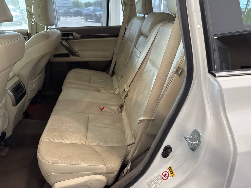 2015 Lexus GX 460 Image 28