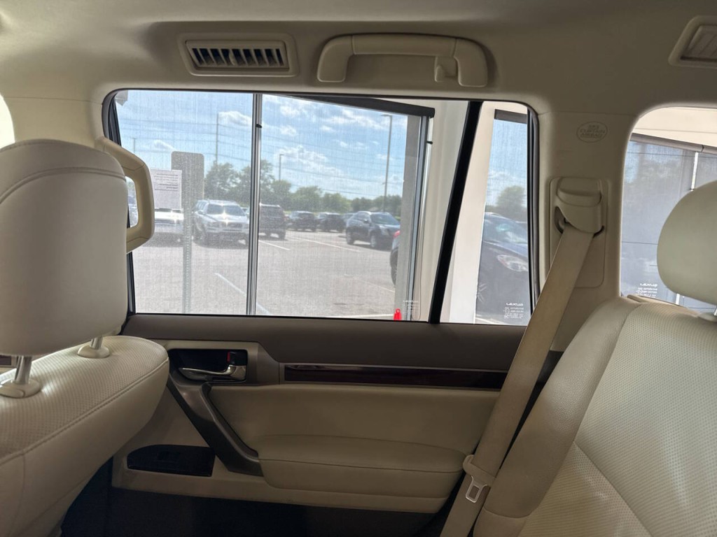2015 Lexus GX 460 Image 30