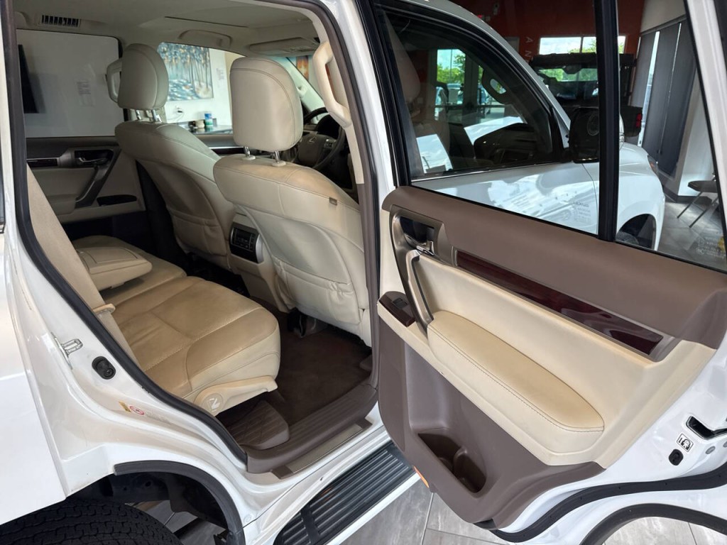 2015 Lexus GX 460 Image 37