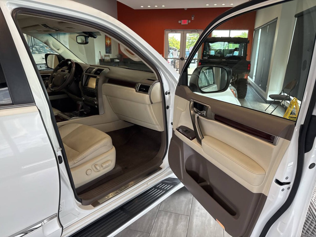 2015 Lexus GX 460 Image 39