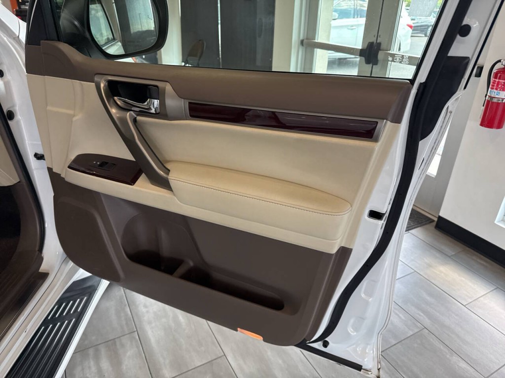 2015 Lexus GX 460 Image 40