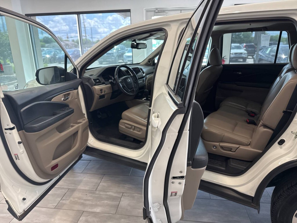 2017 Honda Pilot Image 11