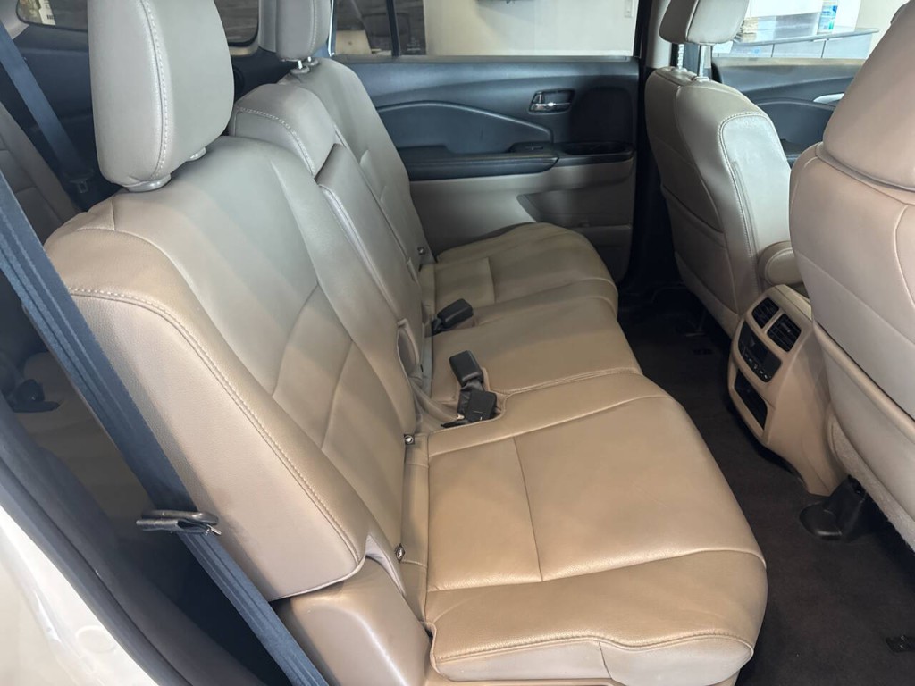 2017 Honda Pilot Image 30