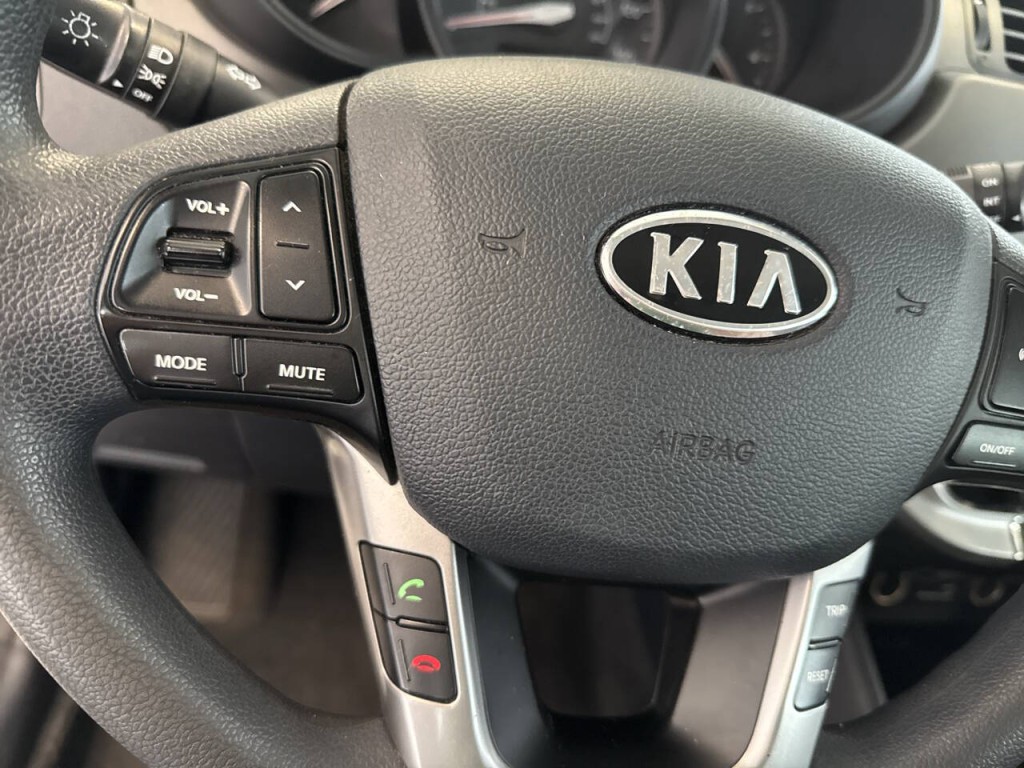 2013 Kia Rio Image 16