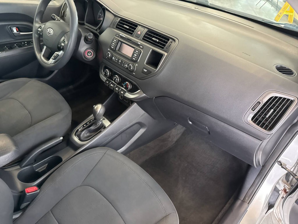2013 Kia Rio Image 32