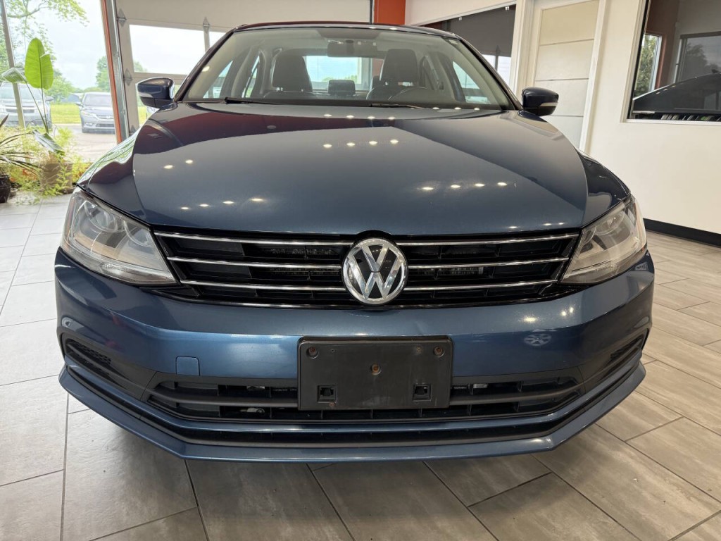 2017 Volkswagen Jetta Image 2