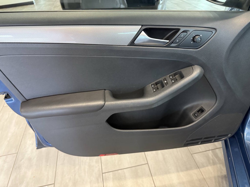 2017 Volkswagen Jetta Image 14